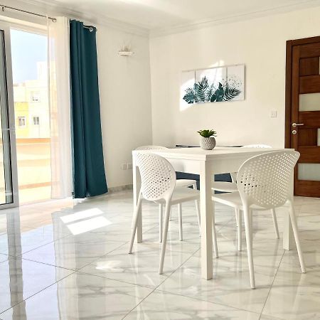Condo With Patio Overlooking Piazza Gzira Exteriér fotografie