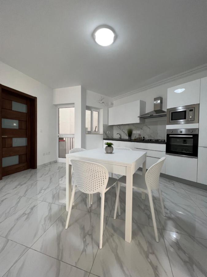 Condo With Patio Overlooking Piazza Gzira Exteriér fotografie
