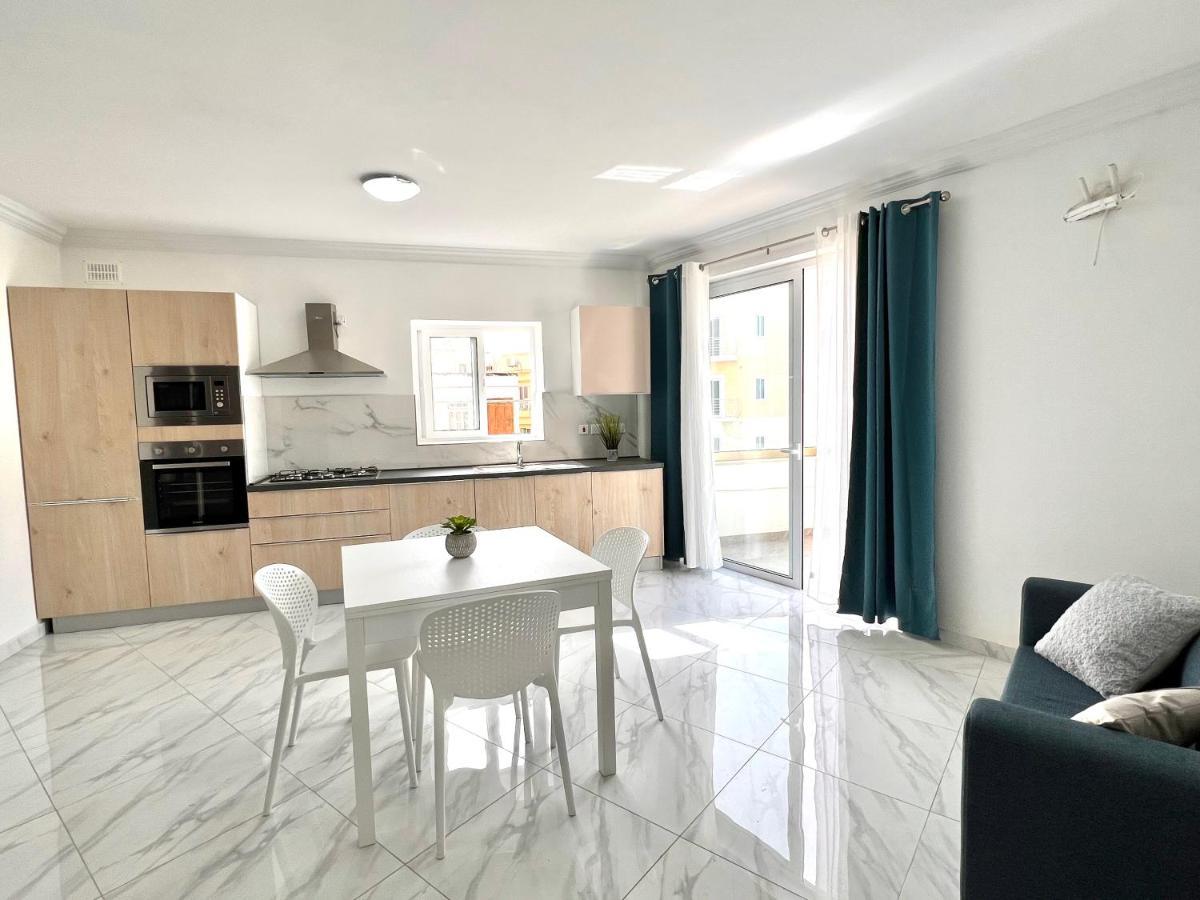 Condo With Patio Overlooking Piazza Gzira Exteriér fotografie