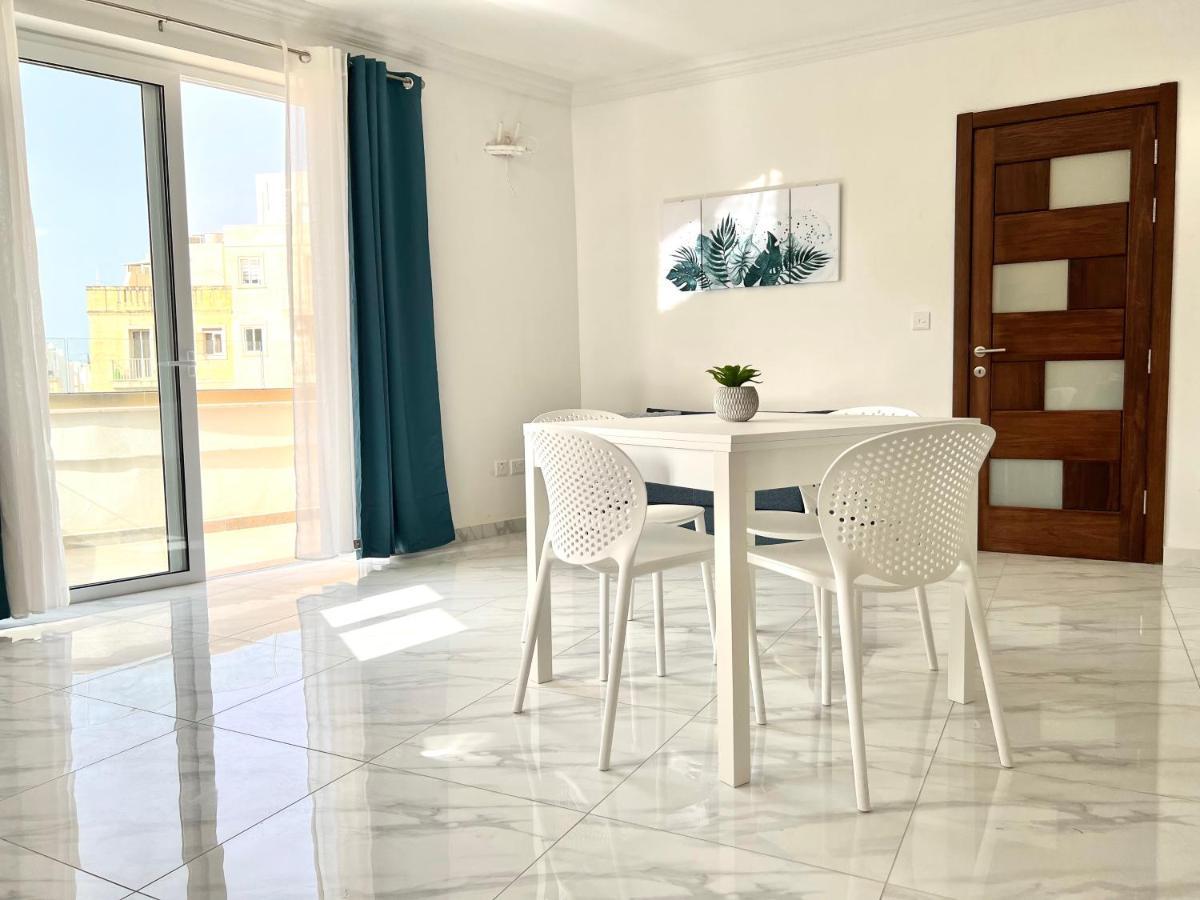 Condo With Patio Overlooking Piazza Gzira Exteriér fotografie